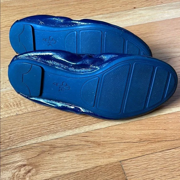 Cole Haan Navy Blue Patent Leather Ballet Flats Shoes Women Rounded Toe 9B Bow - Picture 6 of 7